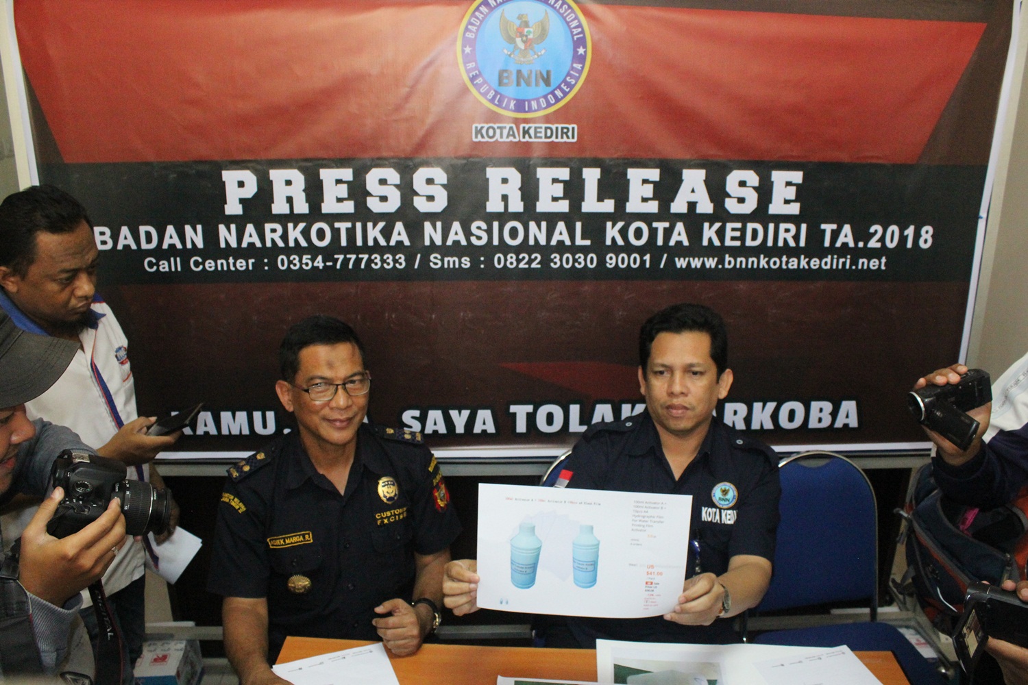 Press Release BNN Kota Kediri Terkait Paket Mencurigakan dari Luar Negeri Press Release BNN Kota Kediri Terkait Paket Mencurigakan dari Luar Negeri