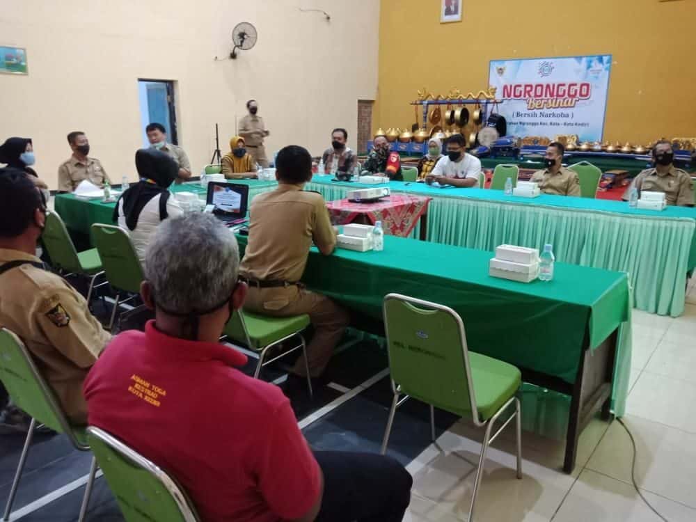 Tiga Pilar Kelurahan Ngronggo dan BNN Gelar Asistensi Penguatan Ketahanan Keluarga Tiga Pilar Kelurahan Ngronggo dan BNN Gelar Asistensi Penguatan Ketahanan Keluarga