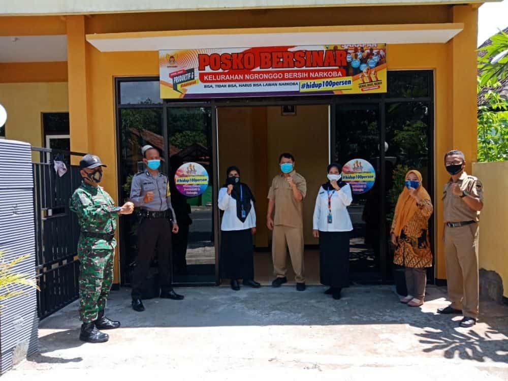 Komitmen BNN Kota Kediri Bersama 3 Pilar Kelurahan Ngronggo Menuju Desa Bersinar Komitmen BNN Kota Kediri Bersama 3 Pilar Kelurahan Ngronggo Menuju Desa Bersinar