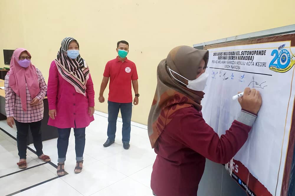 SATGAS Anti Narkoba Kelurahan Setonopande Gelar Sosialisasi P4GN Kepada Ibu-Ibu PKK SATGAS Anti Narkoba Kelurahan Setonopande Gelar Sosialisasi P4GN Kepada Ibu-Ibu PKK
