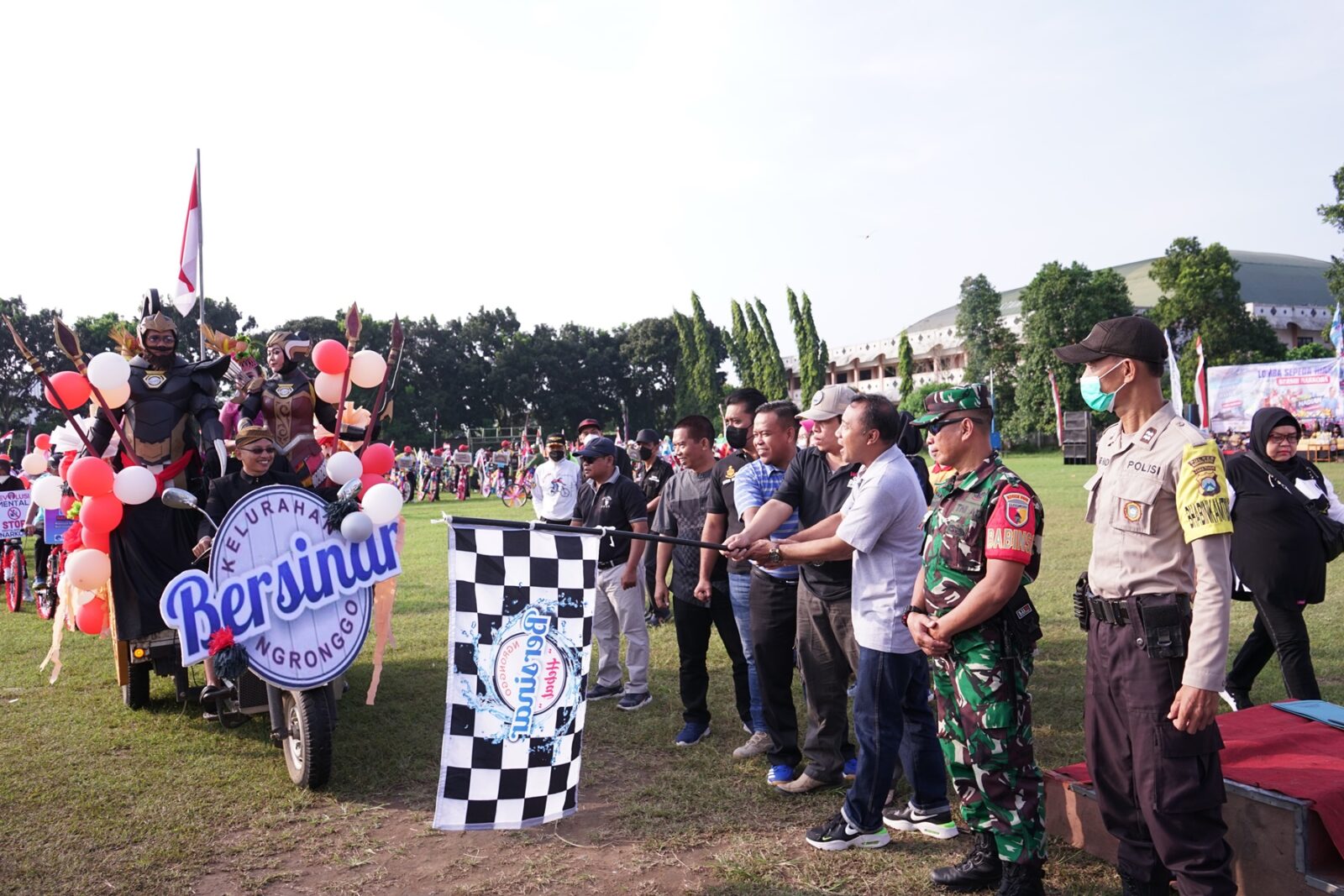Deklarasikan Perang Lawan Narkoba Dalam Malam Renungan HANI 2022 Puncak HANI 2022, Kelurahan Ngronggo Bersinar Gelar Lomba Sepeda Hias Sekaligus Pawai Anti Narkoba