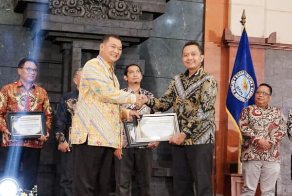 Kado Spesial HUT Kota Kediri, Kelurahan Setonopande Raih Penghargaan P4GN dari BNNP Jawa Timur